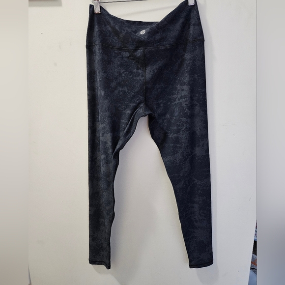 Scorpio Sol grey on black leggings sz.M - Picture 6 of 8
